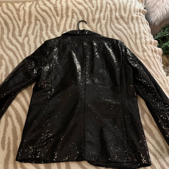 Men’s large suit jacket; sparkly black. Perfect for any fun occasion or event . - Picture 2 of 4